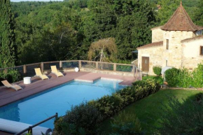 Maison de charme à Puy-l'Évêque avec piscine partagée